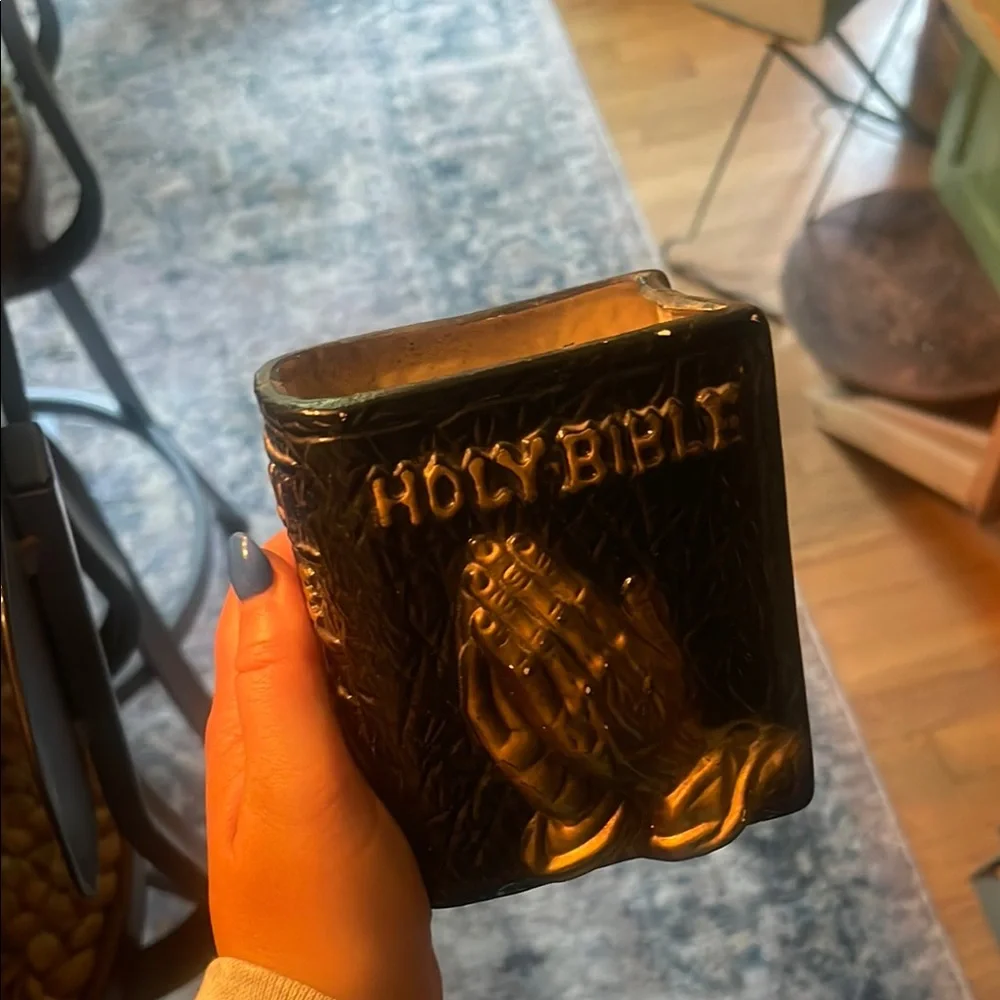 Vtg Rubens Originals Black & Gold Ceramic Praying Hands Bible Planter Japan - Picture 7 of 7